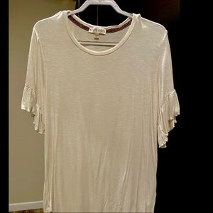 Knox Rose light tan tee with ruffle sleeves XXL